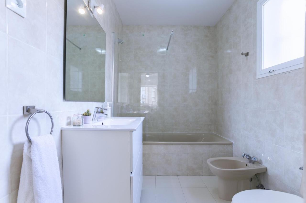 Rentcostadelsol Malagueta Arenal มาลากา ภายนอก รูปภาพ